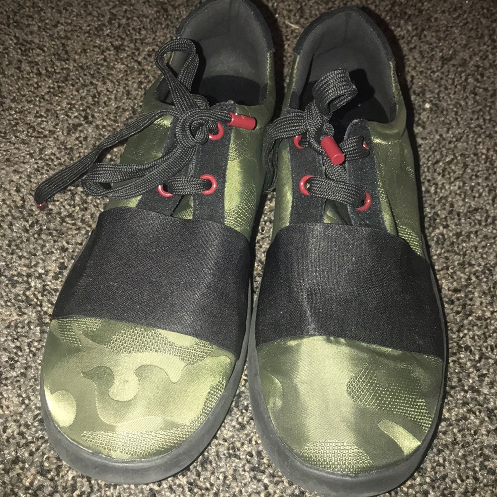 Size 10.5 medium sporty tie shoes